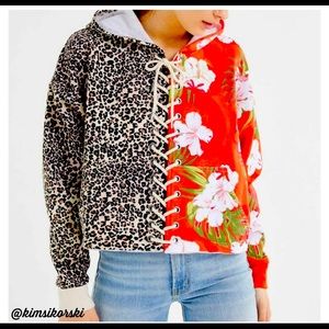 Urban Outfitters Tegan 1/2 hoodie S oversized